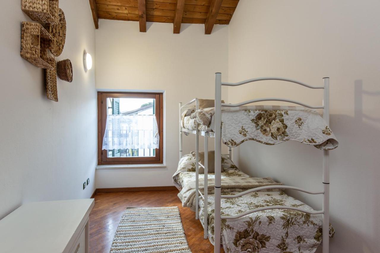 Blu Bed Apartment Кастелнуово дел Гарда Екстериор снимка
